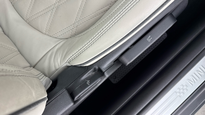 MINI Hatchback 135kW Cooper S Level 3 33kWh 3dr Auto Electric Hatchback